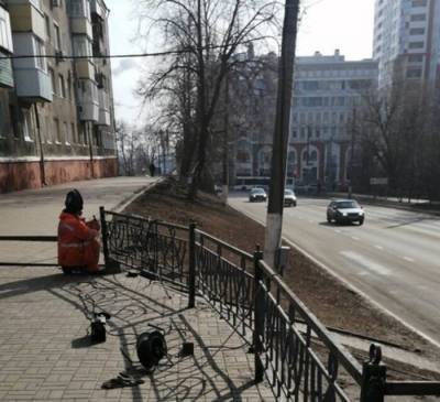На опасном спуске к дороге в Белгороде установили ограждение