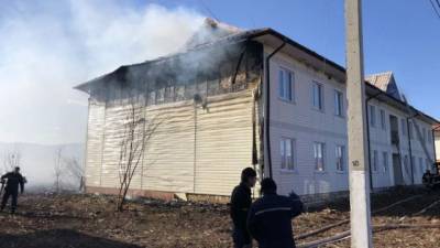 На Закарпатье масштабный пожар в новом жилом комплексе