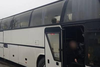 Близ Станицы Луганской задержали автобус, на котором везли ПЦР-тесты в Польшу с нарушением правил