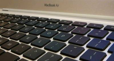 На Apple подали в суд за клавиатуру-бабочку