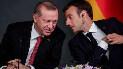 «Хук слева, хук справа»: станет ли Эрдоган строить козни Макрону перед выборами