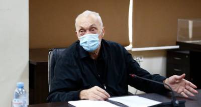 Главный инфекционист Грузии не исключает снятия возрастного ограничения на вакцинацию