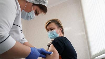 Матвиенко призвала россиян сделать прививку от COVID-19