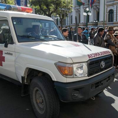 В Боливии военный самолет рухнул на частный жилой дом