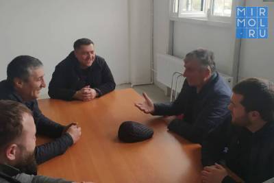 Развитие парашютного спорта в регионе обсудили в Кизляре