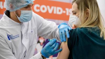 Более 332 тыс. петербуржцев получили первую дозу вакцины от COVID-19