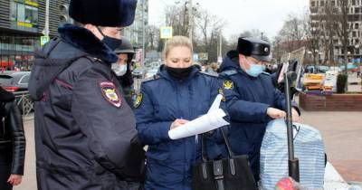 В Калининграде во время рейда приставы и полиция изъяли товар у нелегальных торговцев-должников
