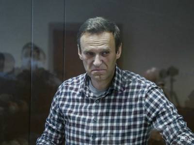 Имеет сильные боли в спине и не чувствует ногу, – юрист о состоянии здоровья Навального
