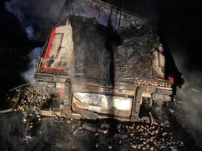 В автопожаре на трассе в Смоленской области сгорело 20 тонн картошки