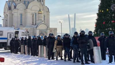 Участницу митинга оштрафовали на 200 тысяч во Владивостоке