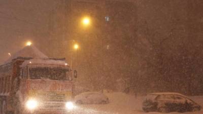 Движение в Алтайском крае парализовало из-за перевернувшегося грузовика