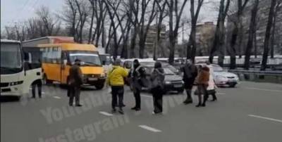 Полиция массово штрафует общественный транспорт в Киеве: водители боятся тормозить