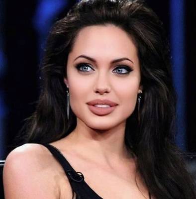 Томная Джоли без белья соблазнила нежным образом: "Эталон красоты"