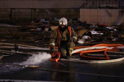 Во время пожара на Кировском заводе одному из рабочих потребовалась помощь