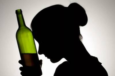 Алкоголь вызывает у женщин мастопатию, а у их детей – эпилепсию