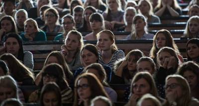 Закон изменили, запрет остался: Латвия "колдует" с языками преподавания в частных вузах