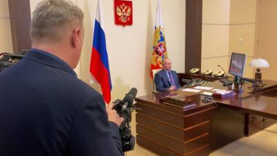 Кремль: президент после вакцинации чувствует себя хорошо