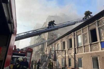 Горів ресторан: з’явилися подробиці пожежі на даху столичної будівлі