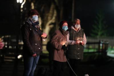Год локдауна: британцы почтили память жертв пандемии коронавируса