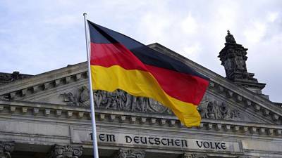 Politico: власти Германии призвали Еврокомиссию закупить "Спутник V"