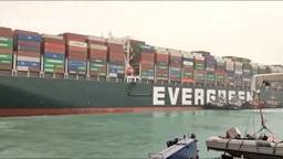 Нефть подорожала на 5% из-за застрявшего в Суэцком канале гигантского контейнеровоза