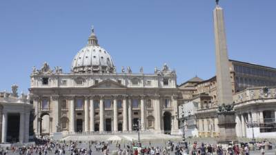 Папа римский снизил зарплату кардиналам и служащим церкви