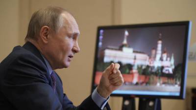 Владимир Путин привился одной из российских вакцин от COVID-19