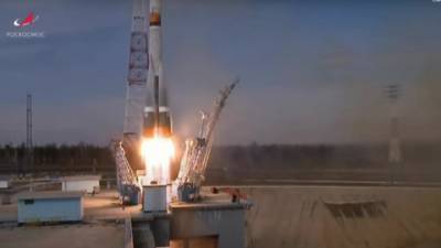 С космодрома Восточный стартовала ракета "Союз" с 36 спутниками OneWeb