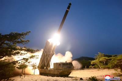 КНДР провела испытательные пуски баллистических ракет
