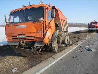 В Екатеринбурге столкнулись два грузовика: есть пострадавший