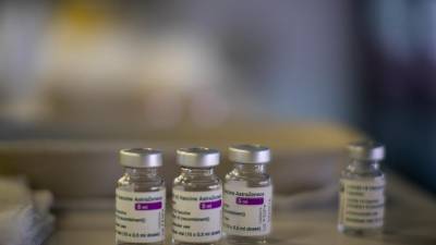 AstraZeneca: Лондон и Брюссель спорят о поставках вакцины