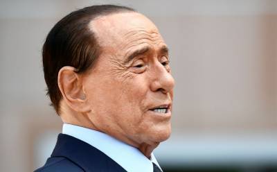 Экс-премьера Италии Берлускони госпитализировали