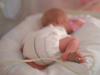 Челябинские врачи спасли младенца с врожденным менингитом
