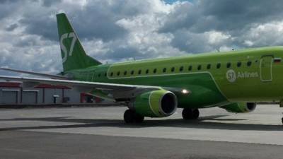 Утечка топлива вынудила отложить вылет самолета S7 из Челябинска
