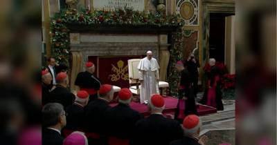Кризис в Ватикане: Папа Римский урезал зарплаты кардиналам