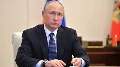 Путин подписал закон о штрафах за продажу смартфонов без российского ПО