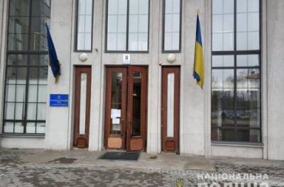 В Харькове провели «разминирование» здания суда: эвакуировали более 100 человек