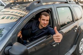 HeadHunter: на Северо-Западе таксистам предлагают зарплату в 72,5 тысячи рублей