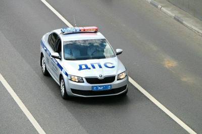 Патрульный автомобиль ДПС сбил школьника на самокате во Владивостоке