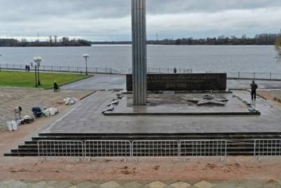 Многострадальный вечный огонь: в Рыбинске монумент после ремонта простоял всего год