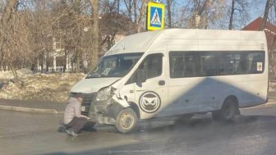 На ул. Кирова произошла очередная авария с маршруткой