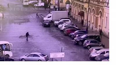 От дома на Итальянской улице угнали автомобиль стоимостью 6 миллионов рублей