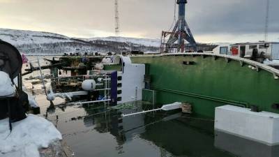 В норвежском Киркенесе при спуске на воду опрокинулся российский траулер