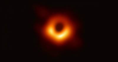 Причудливый пончик. Астрономы получили новые снимки сверхмассивной черной дыры M87 (фото)