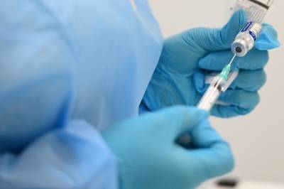 ФАС согласовала предельную цену на вакцину «КовиВак»