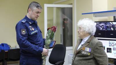 "Железная бабушка": 99-летняя ветеран ВОВ поставила рекорд на авиатренажере