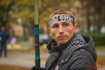 Силовики задержали лидера «Молодого фронта» Дениса Урбановича и трех активисток