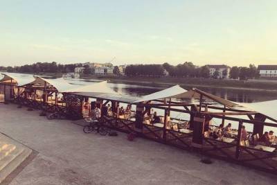 Летняя веранда на набережной Великой в Пскове заработает уже через месяц