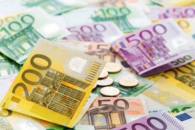 Официальный курс евро на пятницу снизился до 89,98 рубля