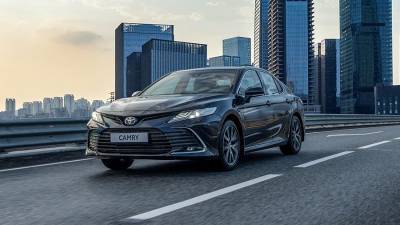 Toyota начала продажи в России обновленного седана Camry